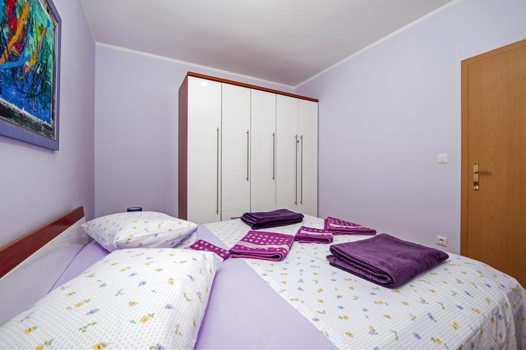 Apartments Karmen Rovigno Esterno foto