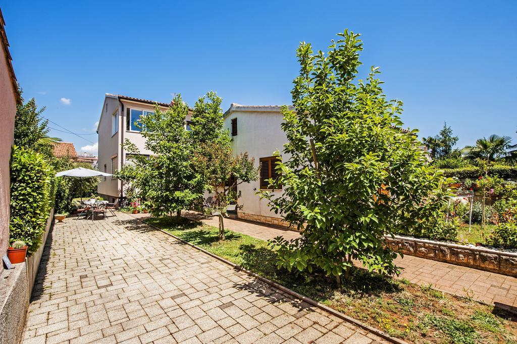 Apartments Karmen Rovigno Esterno foto